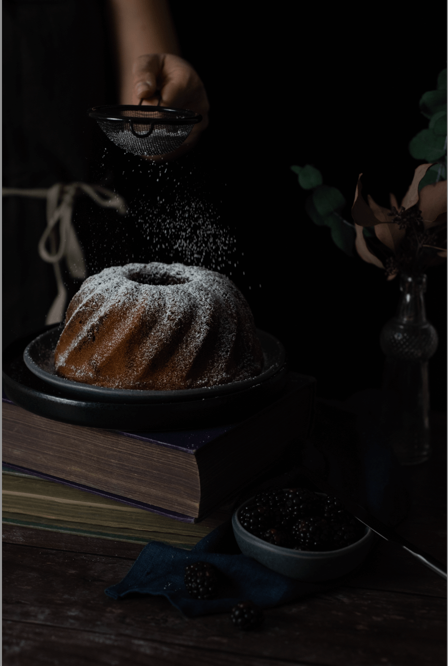 dark & moody Food Foto eines Gugelhupfs ohne Bildbearbeitung