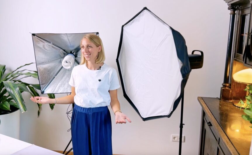 Cornelia mit 2 Kunstlichtlampen für die Food Fotografie